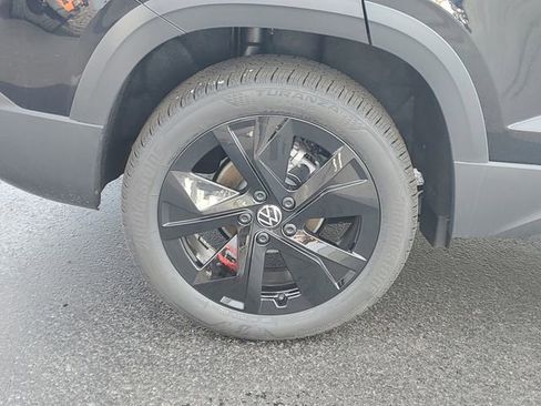 New 2026 Volkswagen Taos SE FWD image 5