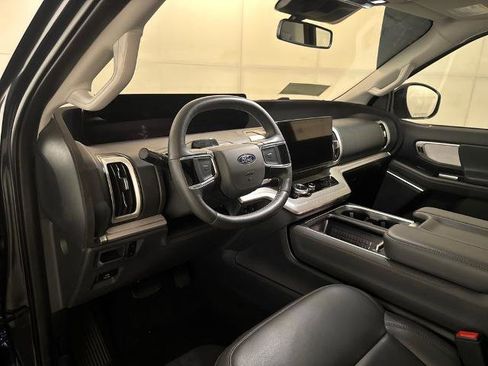 Certified 2025 Ford Expedition Active RWD image 5