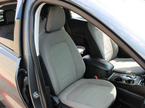 Used 2022 Ford Escape SE image 11