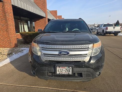 Used 2014 Ford Explorer XLT w/ Equipment Group 202A image 2