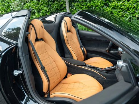 Used 2022 Ferrari 812 GTS RWD image 6