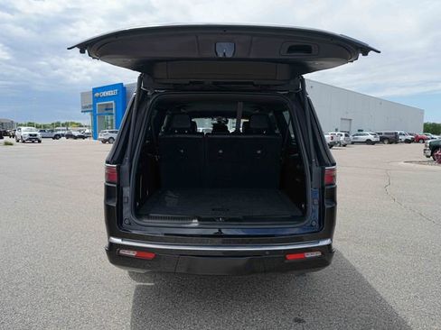 Used 2024 Jeep Wagoneer L Series II w/ Flexible Seating Group AWD/4WD image 14