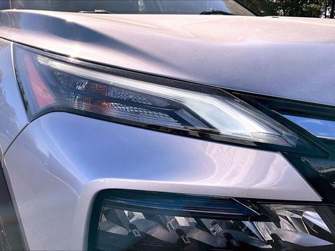 Used 2024 Nissan Rogue SV image 32