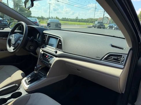 Used 2018 Hyundai Elantra SEL FWD image 8