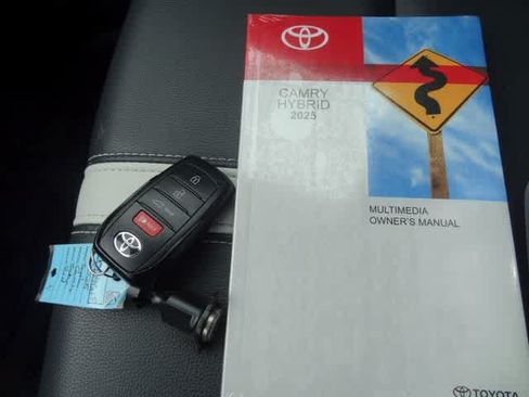 Used 2025 Toyota Camry SE FWD image 34
