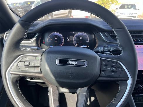 New 2025 Jeep Grand Cherokee Limited image 14