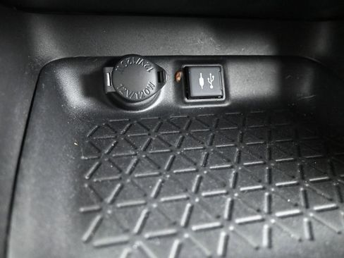 Used 2019 Toyota RAV4 LE w/ Carpet Mat Package image 29