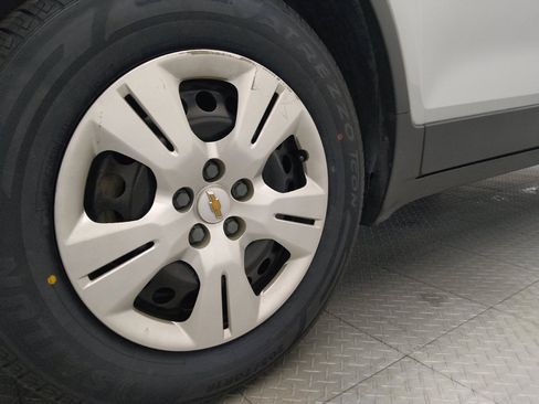 Used 2019 Chevrolet Trax LS FWD image 31