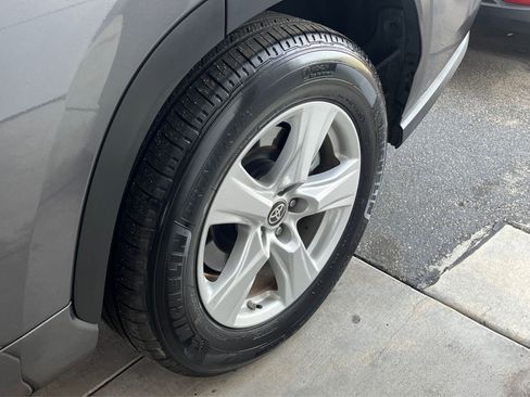 Used 2025 Toyota Highlander LE image 32