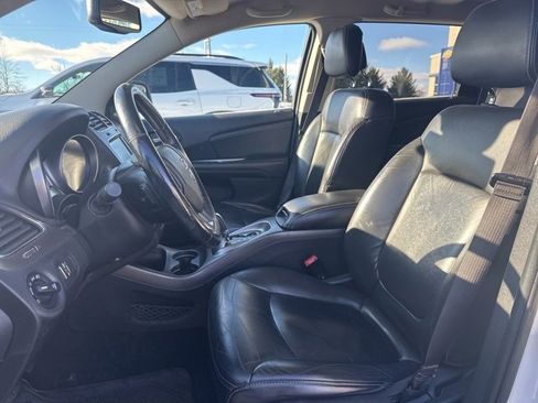 Used 2017 Dodge Journey Crossroad w/ Flexible Seating Group image 10