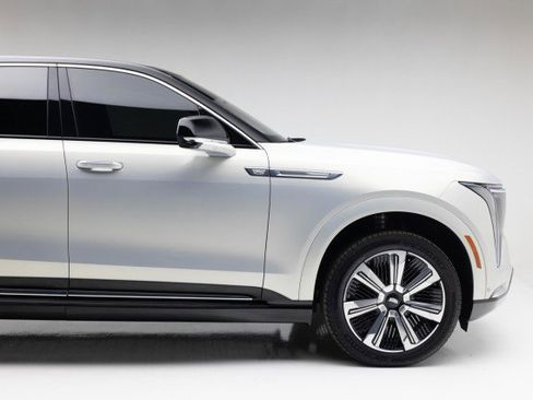 Used 2025 Cadillac Escalade IQ Luxury 2 image 23