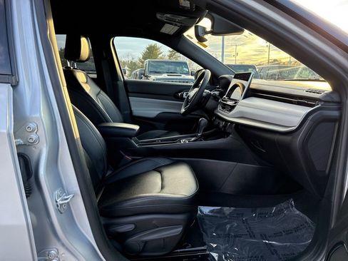 Certified 2025 Jeep Compass Limited image 27