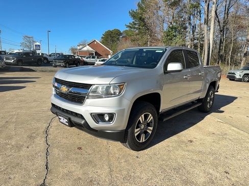 Used 2017 Chevrolet Colorado LT w/ LT Convenience Package image 2