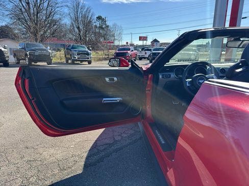 Used 2019 Ford Mustang GT Premium image 17