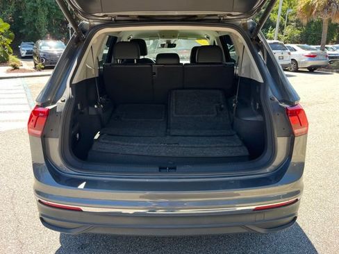 Used 2023 Volkswagen Tiguan SE FWD image 32