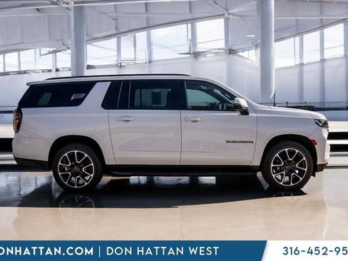 Used 2023 Chevrolet Suburban RST w/ Luxury Package image 37