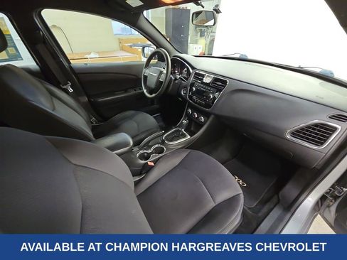 Used 2014 Chrysler 200 LX image 38