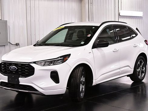 Used 2023 Ford Escape ST-Line image 3