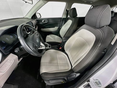 Used 2023 Hyundai Venue SEL FWD image 19