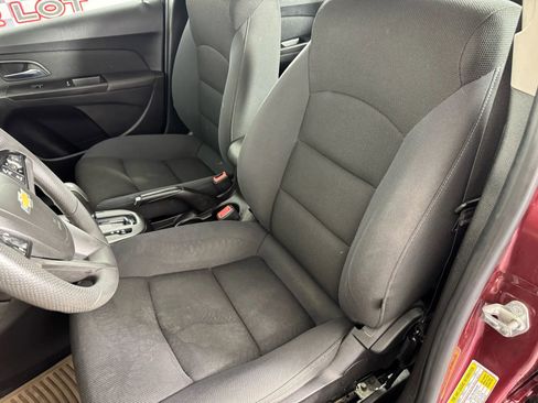 Used 2016 Chevrolet Cruze LT image 29