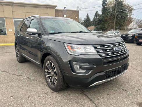 Used 2016 Ford Explorer Platinum image 3