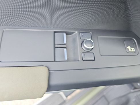 Used 2021 Land Rover Defender 90 S image 25