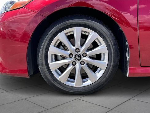 Used 2020 Toyota Camry LE image 10