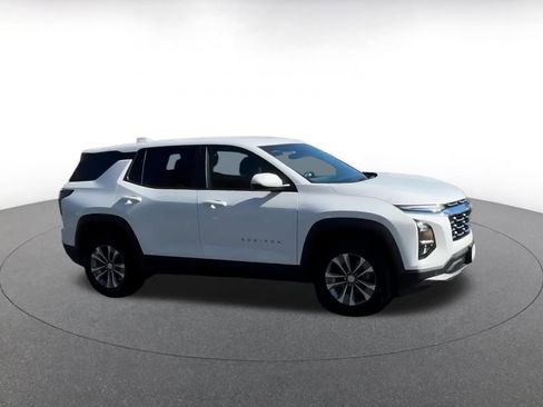 Used 2025 Chevrolet Equinox LT image 2