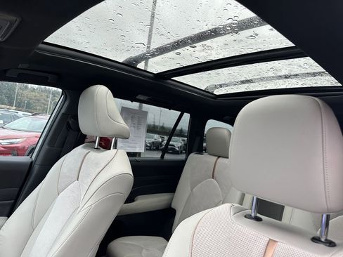 Used 2024 Toyota Grand Highlander AWD Hybrid image 22