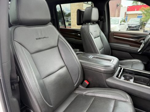 Used 2021 GMC Yukon XL Denali w/ Denali Premium Package AWD/4WD image 23