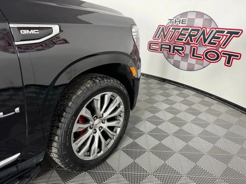 Used 2021 GMC Yukon XL Denali w/ Advanced Technology Package AWD/4WD image 35