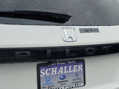 New 2025 Honda Pilot Touring image 6