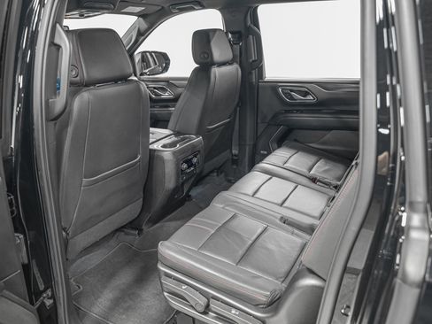 Used 2022 Chevrolet Suburban RST AWD/4WD image 27