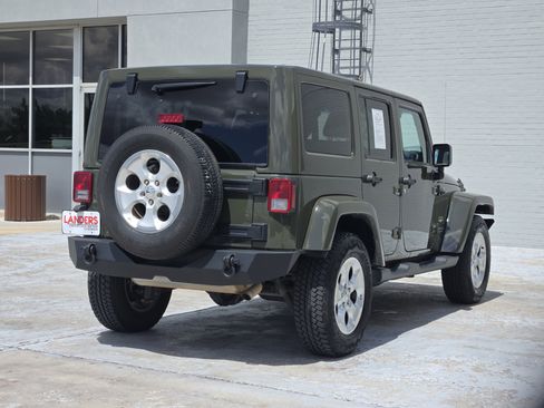 Used 2015 Jeep Wrangler Unlimited Sahara w/ Connectivity Group image 7