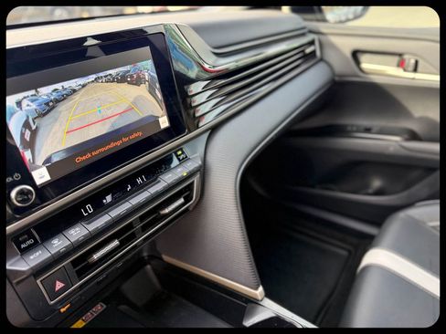 Used 2025 Toyota Camry SE FWD image 27