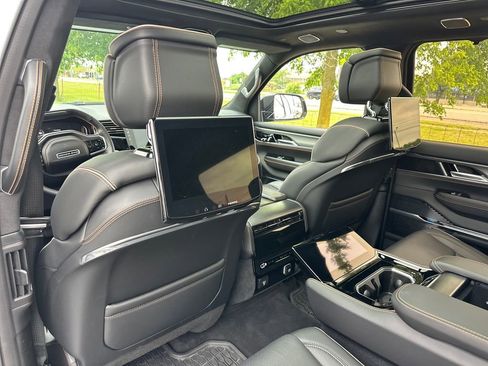 Used 2023 Jeep Grand Wagoneer Series III w/ Rear Seat Video Group 1 AWD/4WD image 15