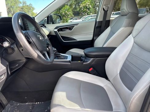 Used 2022 Toyota RAV4 XLE Premium FWD image 10