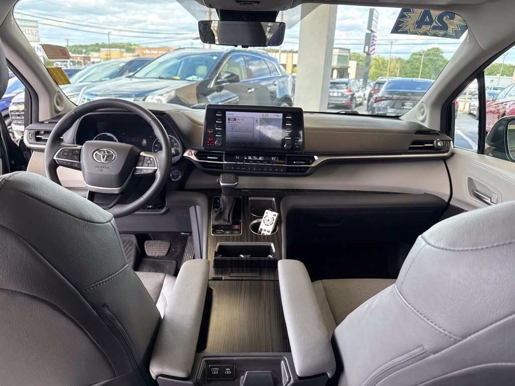 Used 2024 Toyota Sienna Limited AWD/4WD image 16