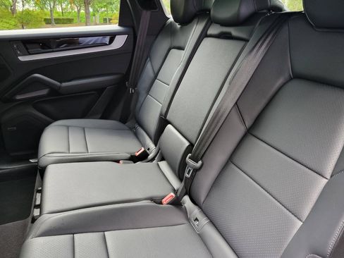 Used 2024 Porsche Cayenne AWD/4WD image 12