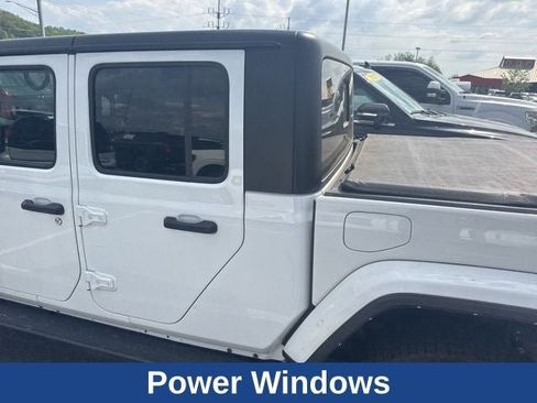 Used 2022 Jeep Gladiator Willys AWD/4WD image 22