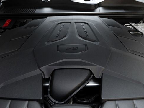 Certified 2025 Porsche Cayenne AWD/4WD image 42