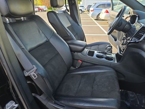 Used 2020 Jeep Grand Cherokee Altitude image 12