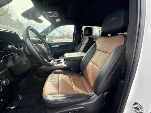 Used 2024 Chevrolet Silverado 1500 High Country w/ Technology Package image 11