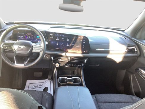 Used 2025 Chevrolet Traverse LT image 15