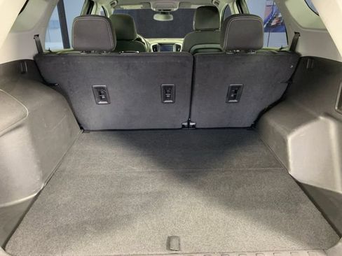 Used 2024 GMC Terrain SLE FWD image 9