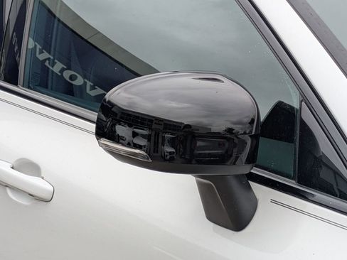 Used 2024 Volvo XC60 B5 Core image 12