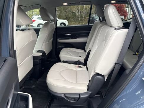 Used 2024 Toyota Grand Highlander AWD image 17