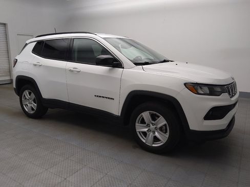 Used 2022 Jeep Compass Latitude w/ Mopar Graphics Package AWD/4WD image 11