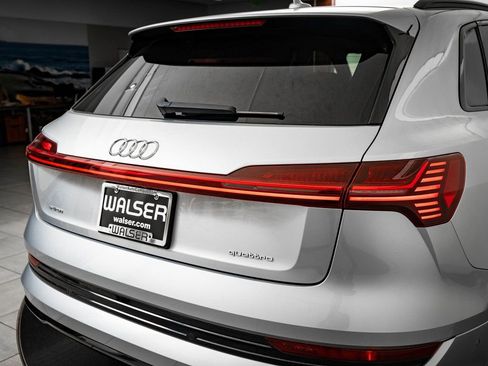 Used 2022 Audi e-tron Premium w/ Convenience Plus Package image 17