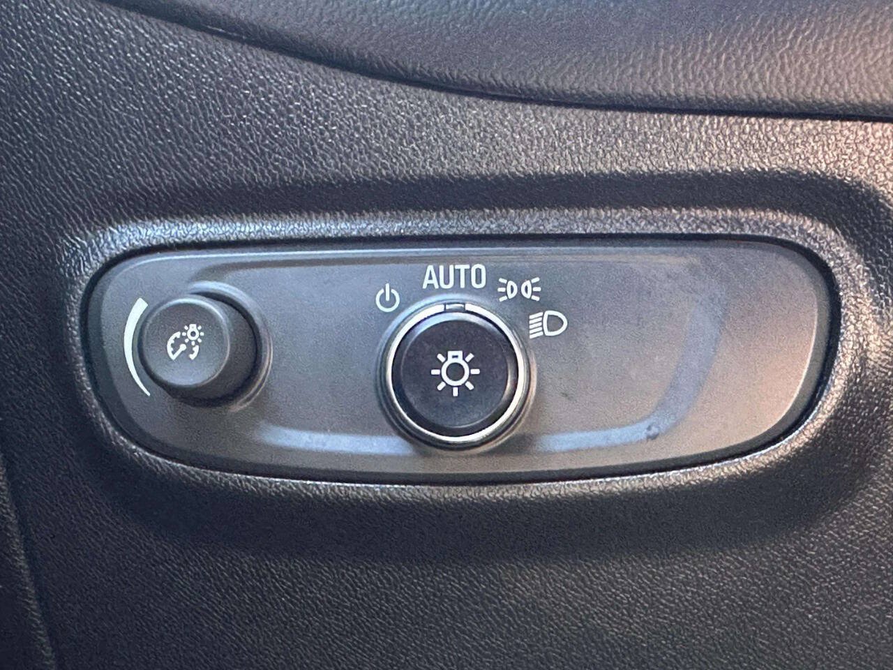 Used 2019 Chevrolet Equinox LT AWD/4WD image 34